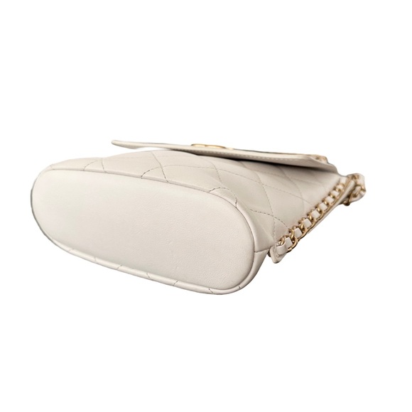 CHANEL Quilted Calfskin Chain Flap Hobo Small Ivory White Gold - Picture 8 of 16